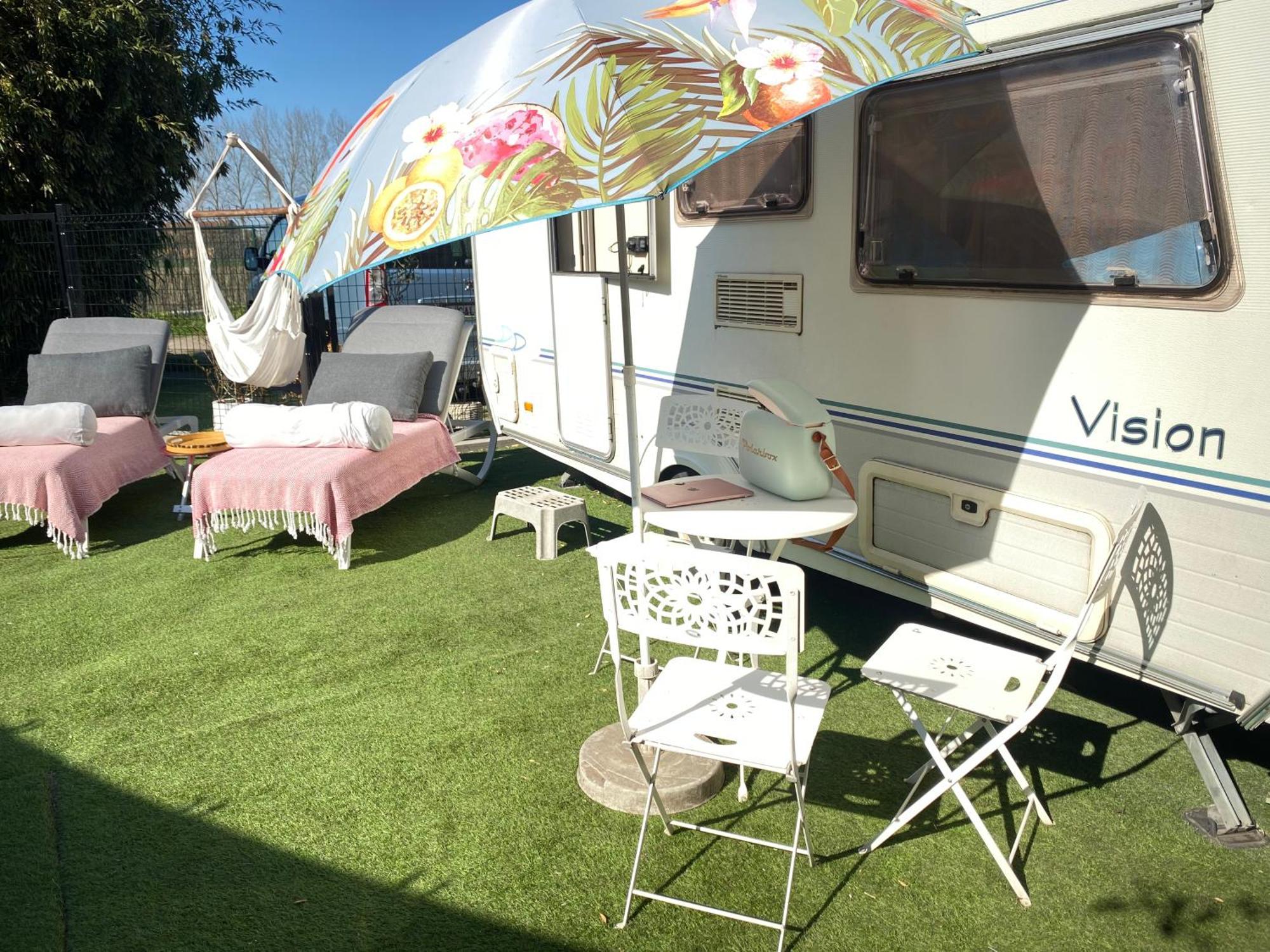 Gardencaravan Near Ghent In Green Area Bagian luar foto